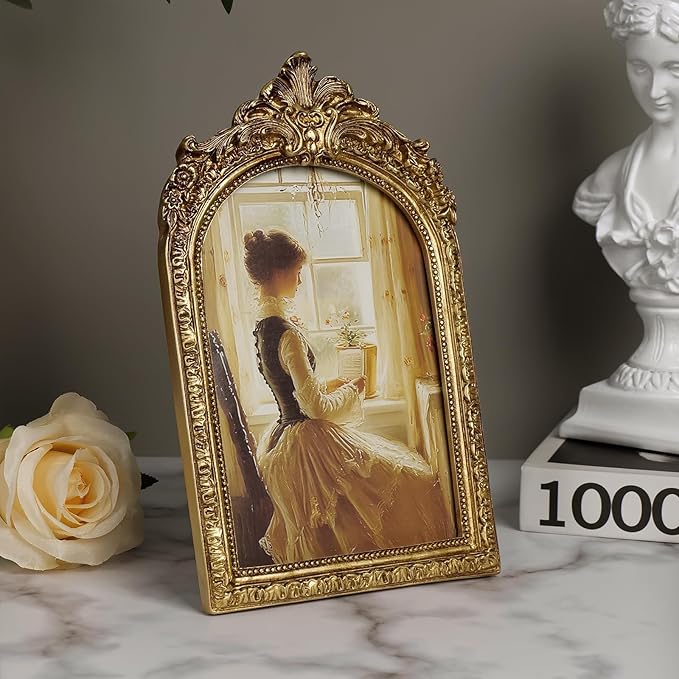 Cuspin 5x7 Gold Picture Frame, Vintage Gold Ornate Resin Photo Frame with Glass Front for Tabletop and Wall Mounting, Antique Picture Frames Photo Gallery for Home Office Decor