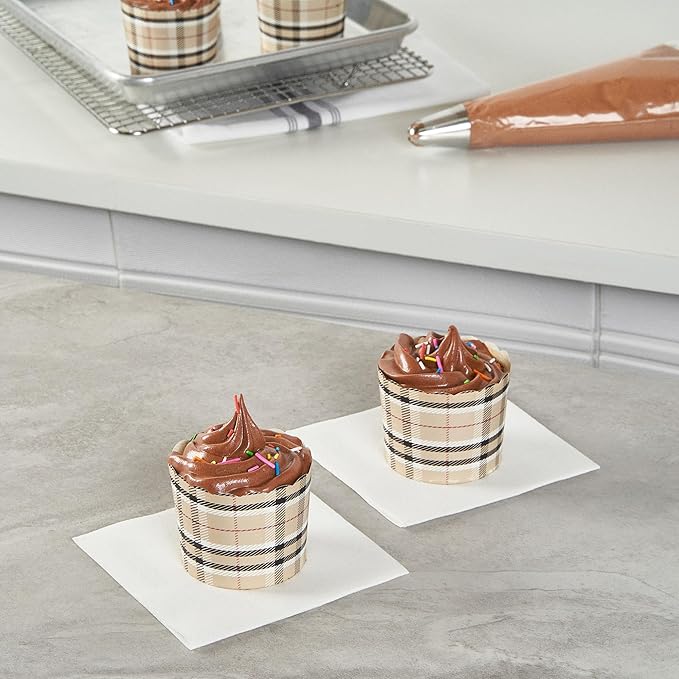 Panificio 6 Ounce Cupcake Wrappers, 200 Scalloped Baking Cups - Oven-Ready, Greaseproof, Plaid Paper Cupcake Liners, Disposable, For Birthdays, Baby Showers, Or Weddings - Restaurantware